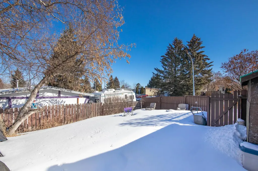 62 Parkland Drive Sylvan Lake AB T4S 1J2