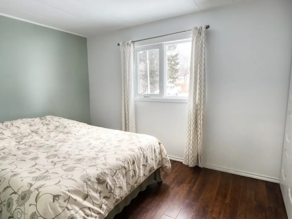 62 Parkland Drive Sylvan Lake AB T4S 1J2