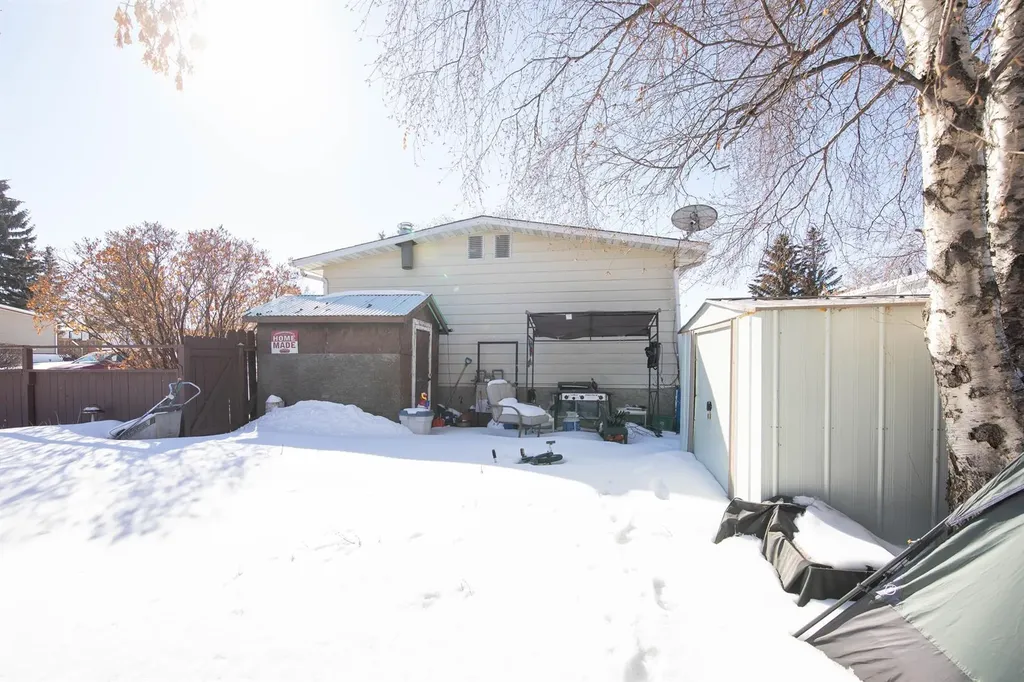 62 Parkland Drive Sylvan Lake AB T4S 1J2