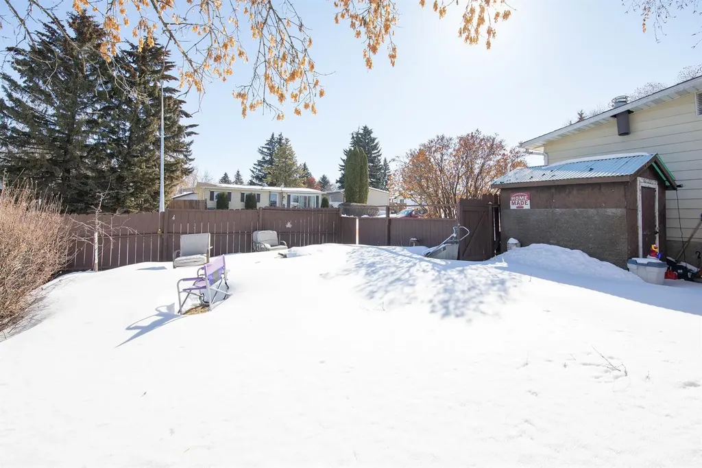 62 Parkland Drive Sylvan Lake AB T4S 1J2