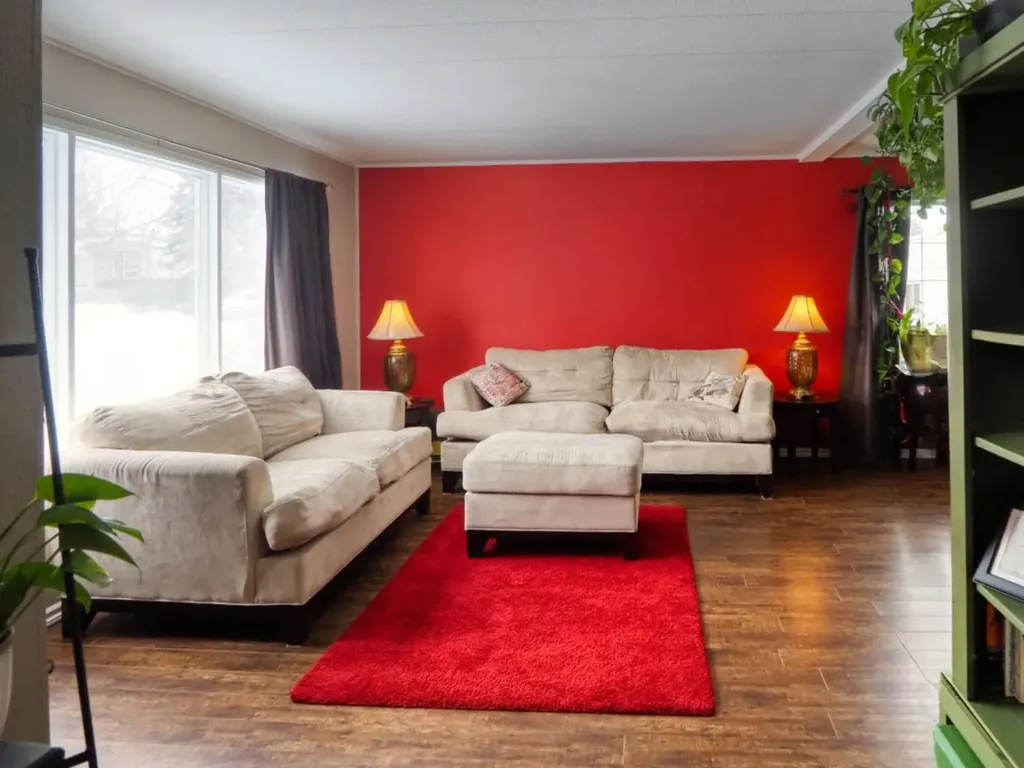 62 Parkland Drive Sylvan Lake AB T4S 1J2