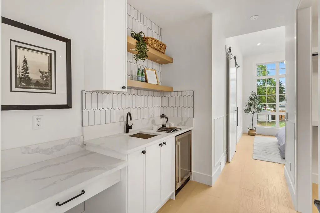 2823 30 Street SW Calgary AB T3E 2M4