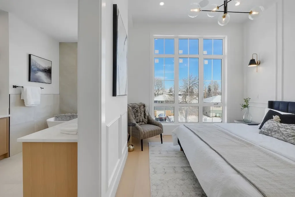2823 30 Street SW Calgary AB T3E 2M4