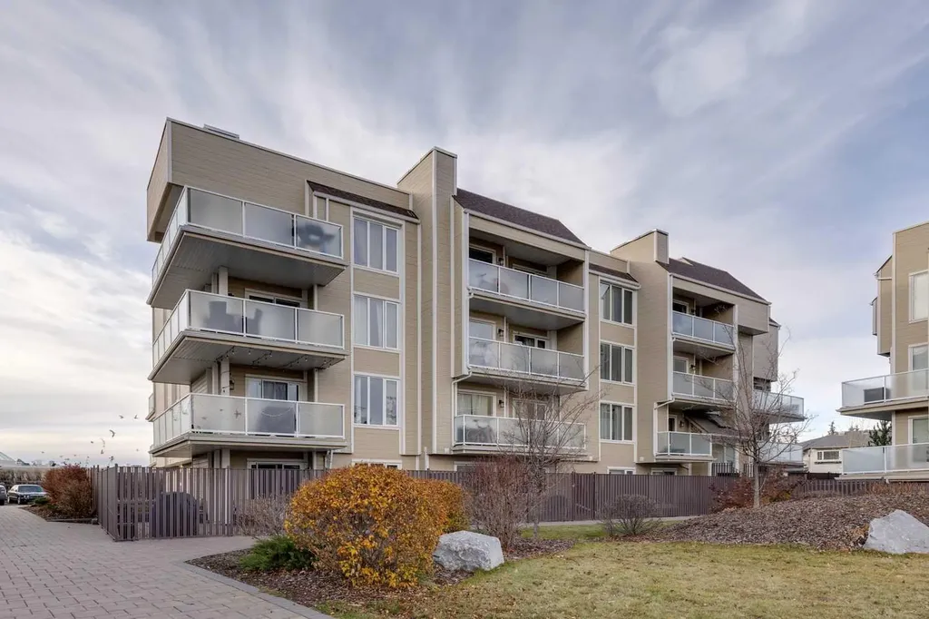 3737 42 Street NW Calgary AB T3A 2M8