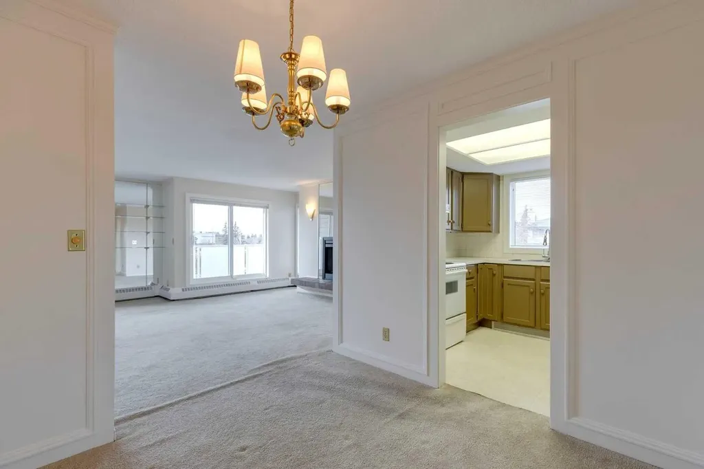 3737 42 Street NW Calgary AB T3A 2M8