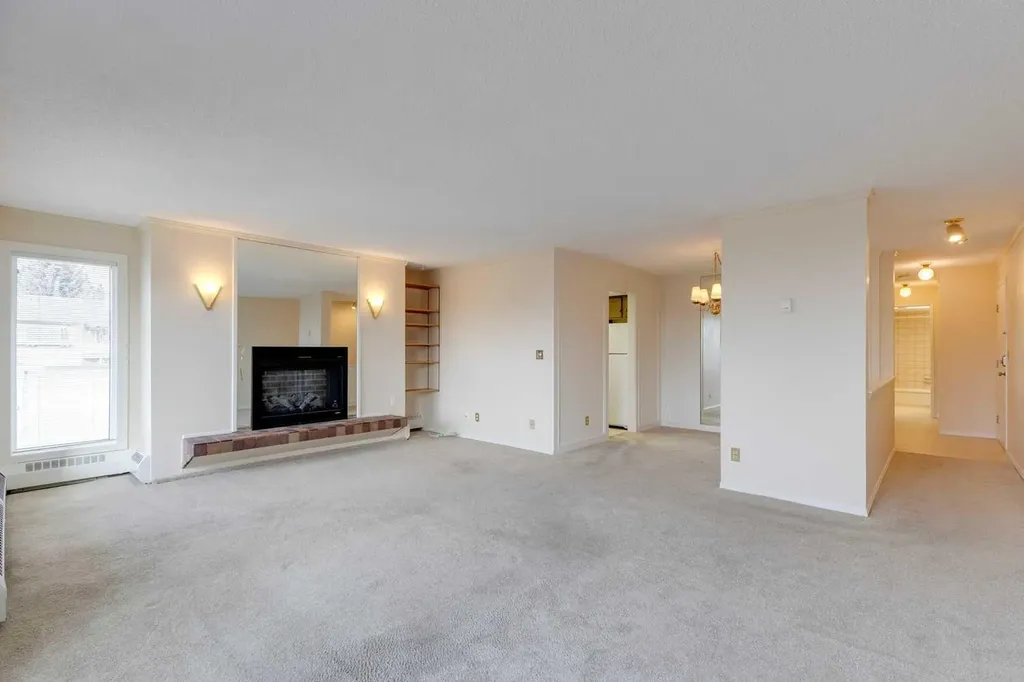 3737 42 Street NW Calgary AB T3A 2M8