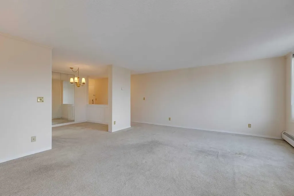 3737 42 Street NW Calgary AB T3A 2M8