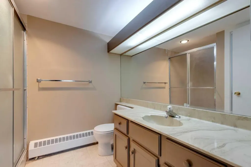 3737 42 Street NW Calgary AB T3A 2M8