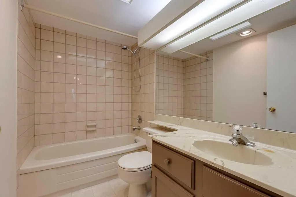 3737 42 Street NW Calgary AB T3A 2M8