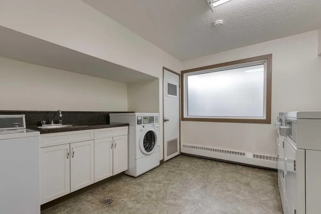 3737 42 Street NW Calgary AB T3A 2M8