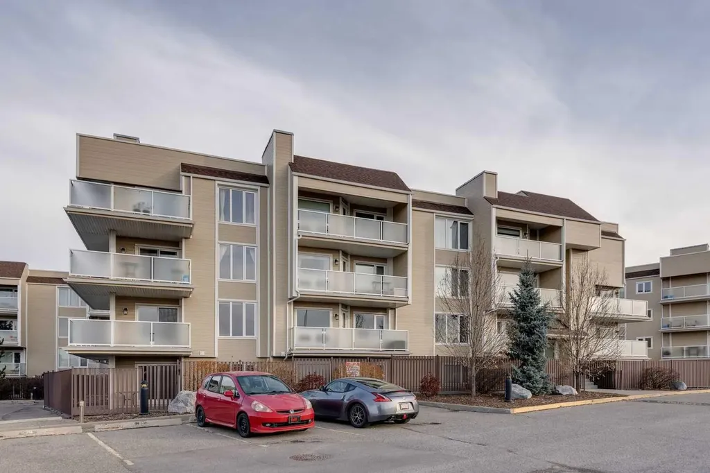3737 42 Street NW Calgary AB T3A 2M8