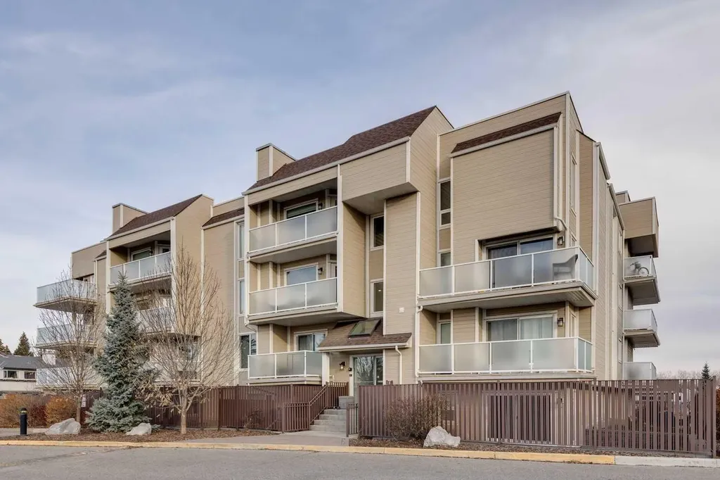3737 42 Street NW Calgary AB T3A 2M8