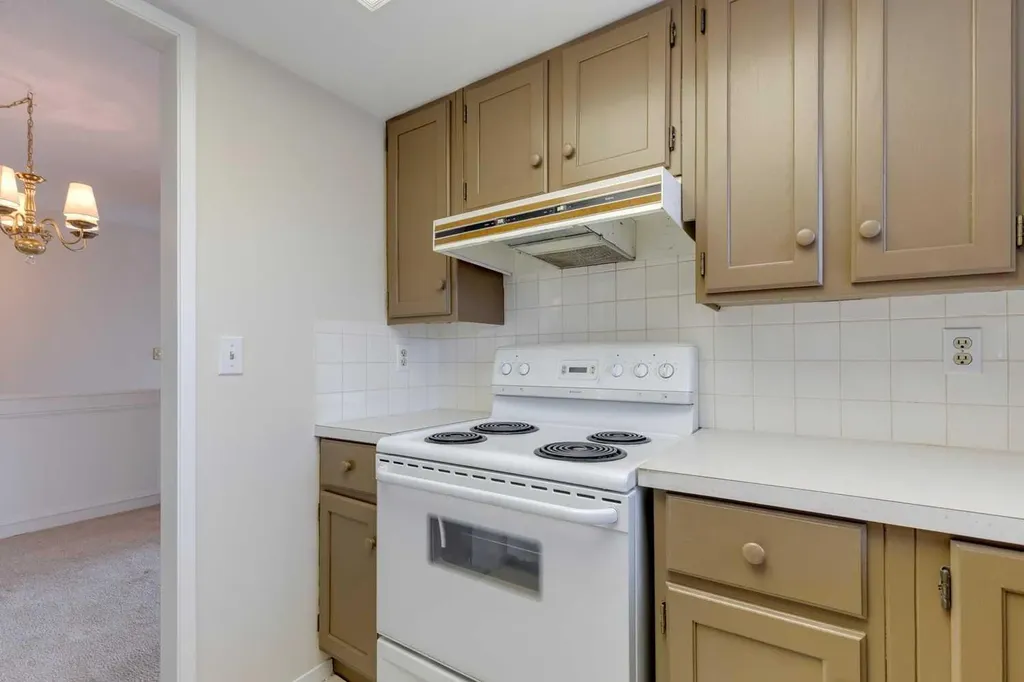 3737 42 Street NW Calgary AB T3A 2M8