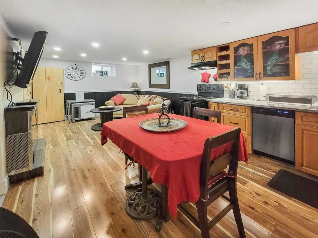 1509 38 Street SE Calgary AB T2A 1G7