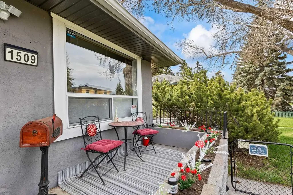 1509 38 Street SE Calgary AB T2A 1G7