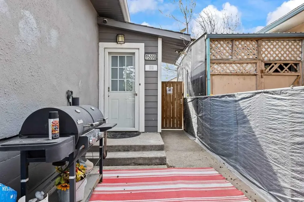 1509 38 Street SE Calgary AB T2A 1G7
