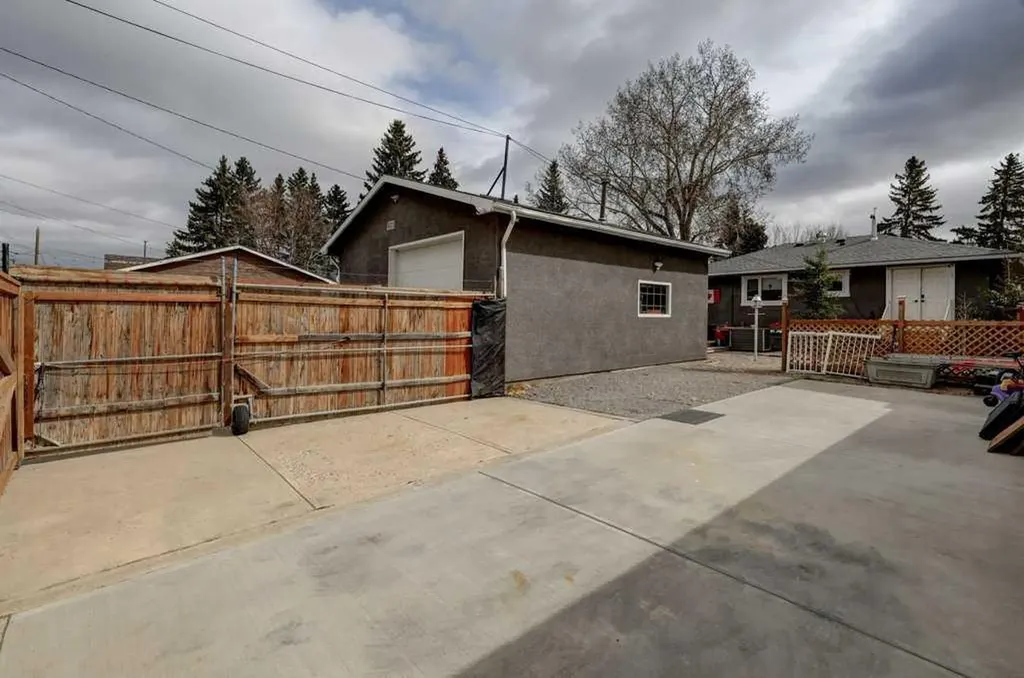 1509 38 Street SE Calgary AB T2A 1G7
