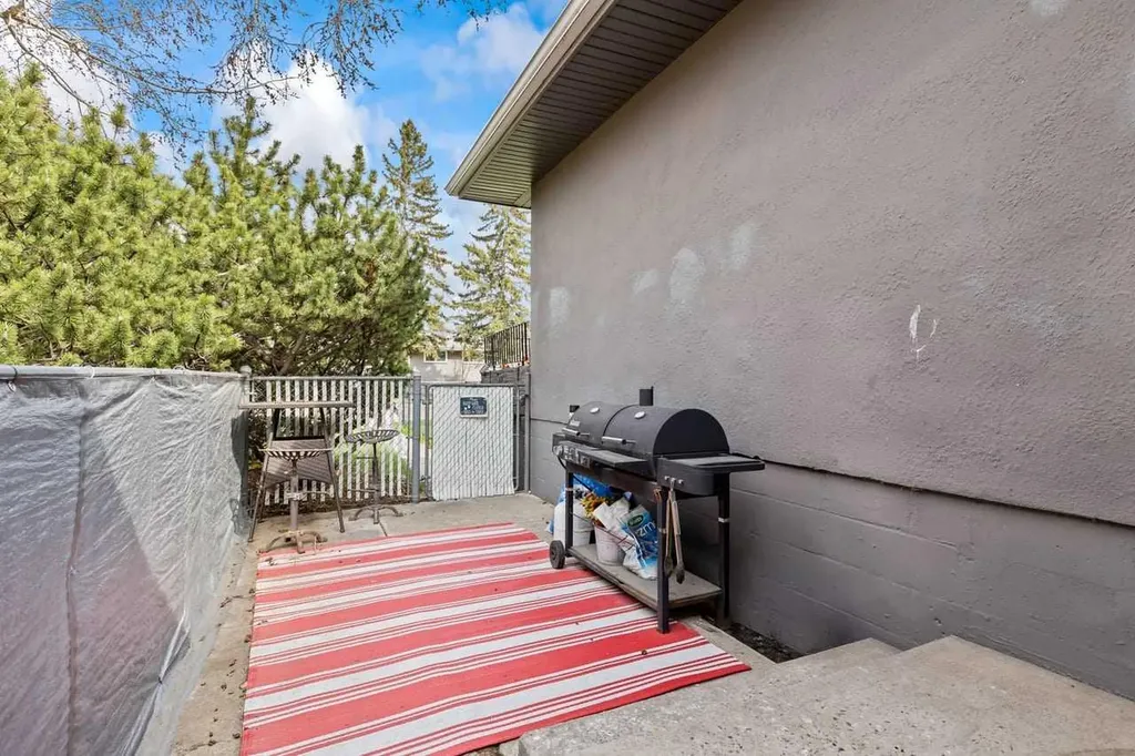 1509 38 Street SE Calgary AB T2A 1G7