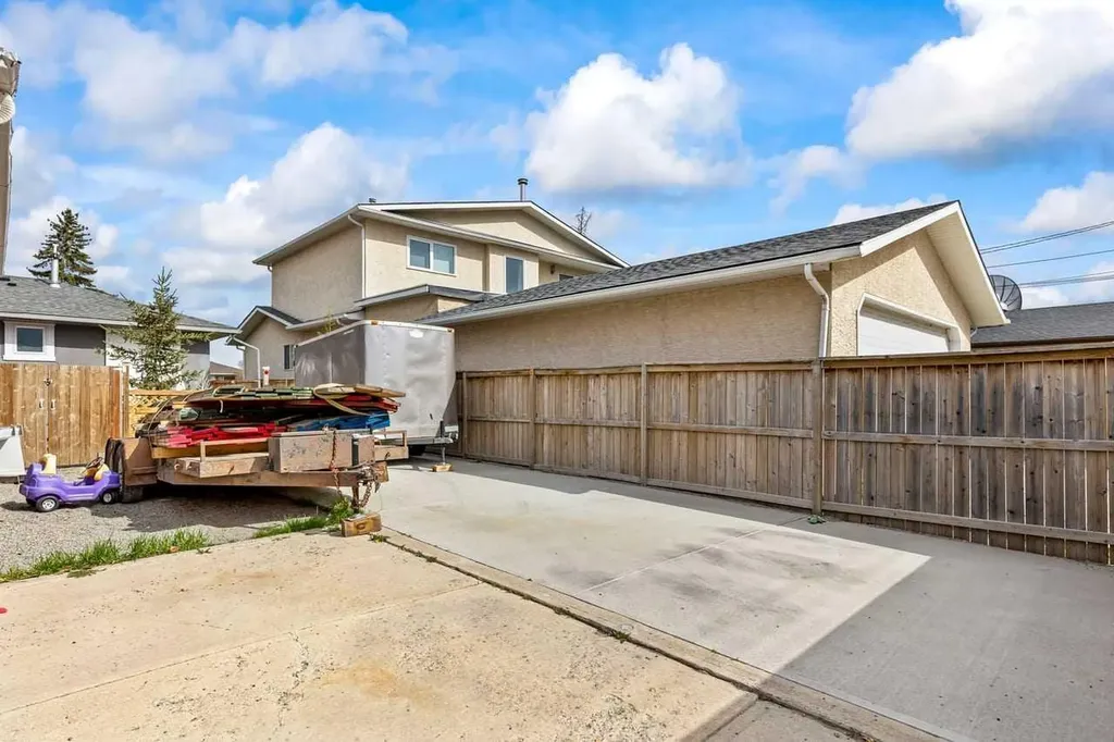 1509 38 Street SE Calgary AB T2A 1G7