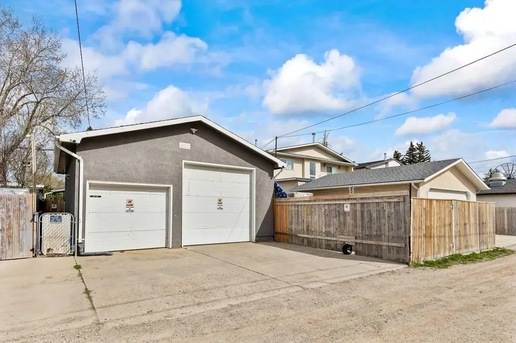 1509 38 Street SE Calgary AB T2A 1G7