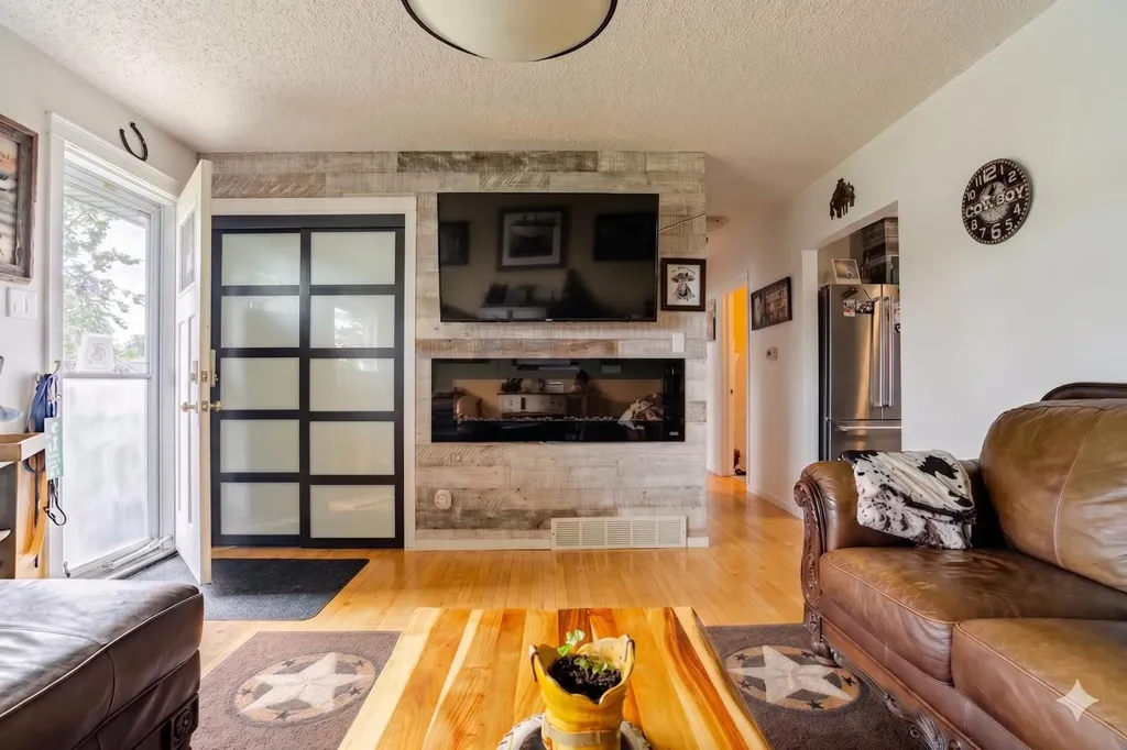 1509 38 Street SE Calgary AB T2A 1G7