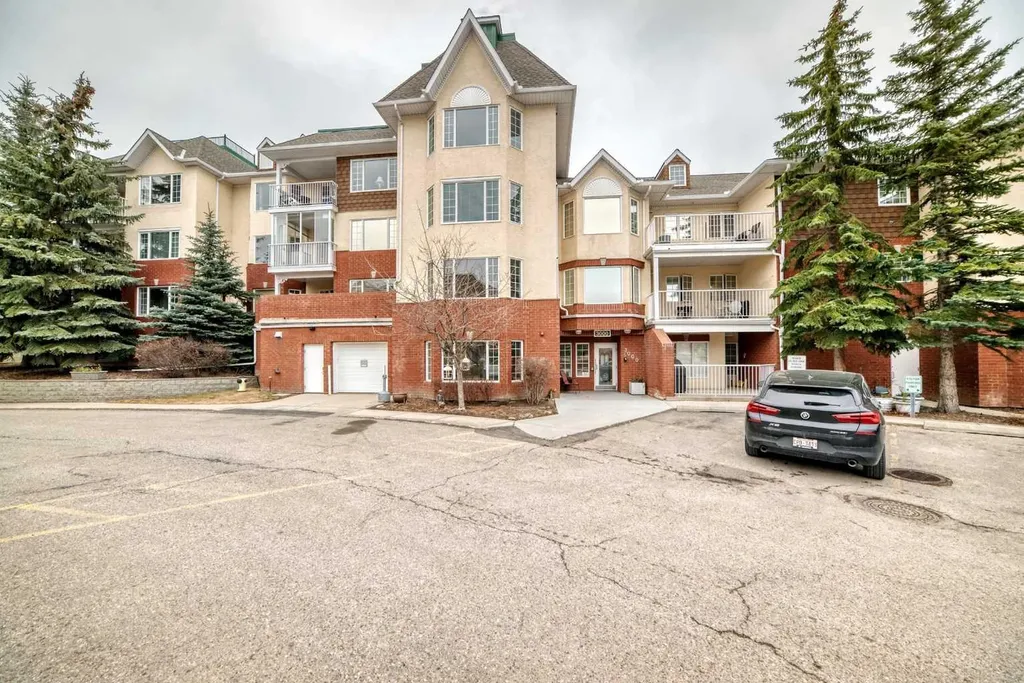 3202 Sienna Park Green SW Calgary AB T3H3N7