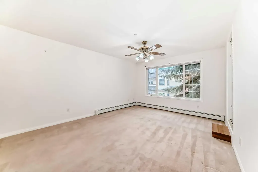 3202 Sienna Park Green SW Calgary AB T3H3N7