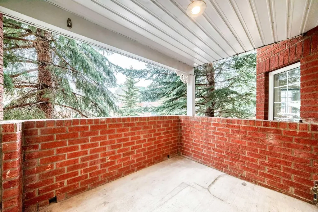 3202 Sienna Park Green SW Calgary AB T3H3N7