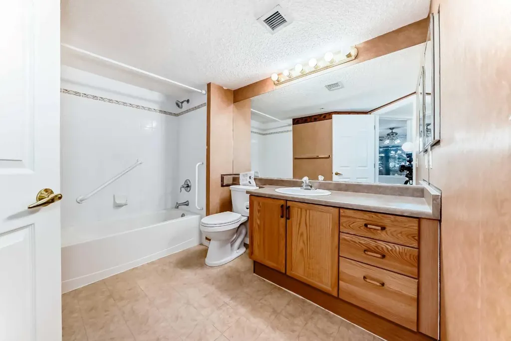 3202 Sienna Park Green SW Calgary AB T3H3N7