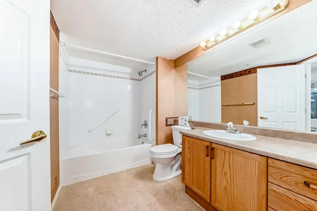 3202 Sienna Park Green SW Calgary AB T3H3N7