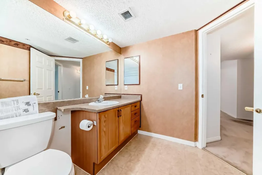 3202 Sienna Park Green SW Calgary AB T3H3N7