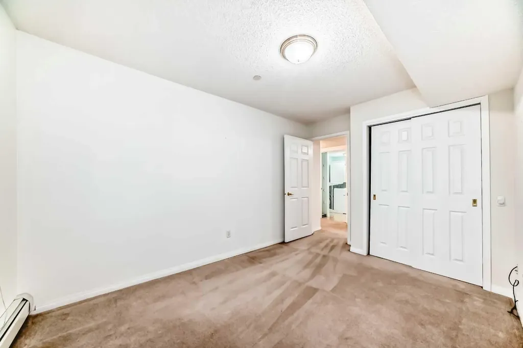 3202 Sienna Park Green SW Calgary AB T3H3N7