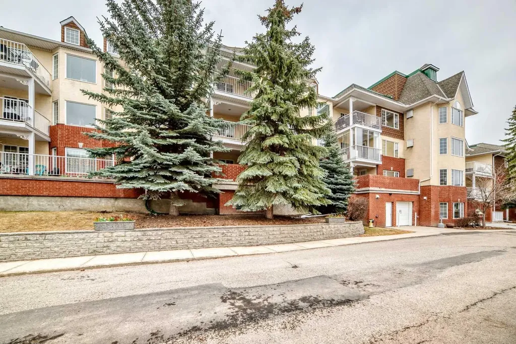 3202 Sienna Park Green SW Calgary AB T3H3N7
