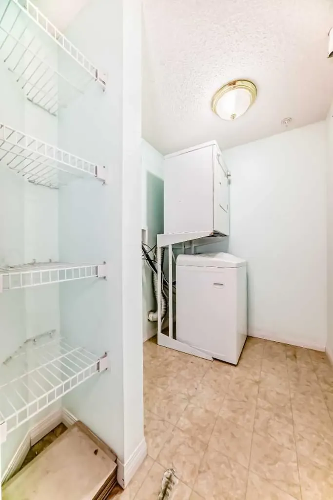 3202 Sienna Park Green SW Calgary AB T3H3N7