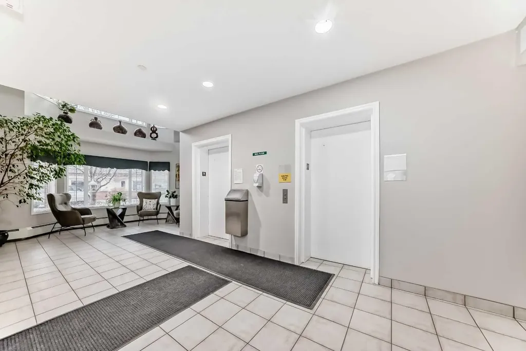 3202 Sienna Park Green SW Calgary AB T3H3N7