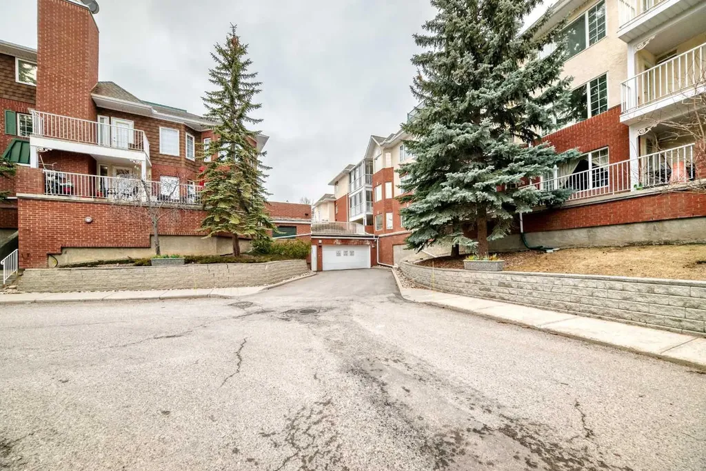 3202 Sienna Park Green SW Calgary AB T3H3N7