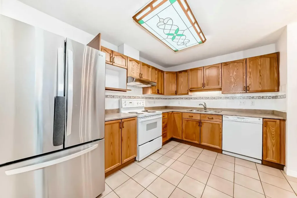 3202 Sienna Park Green SW Calgary AB T3H3N7