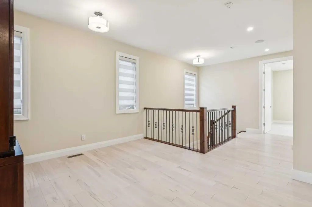 3036 28 Street SW Calgary AB T3E 2J5