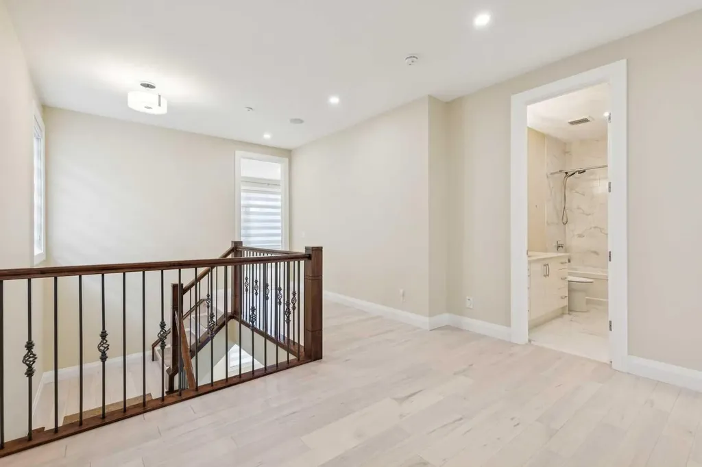 3036 28 Street SW Calgary AB T3E 2J5
