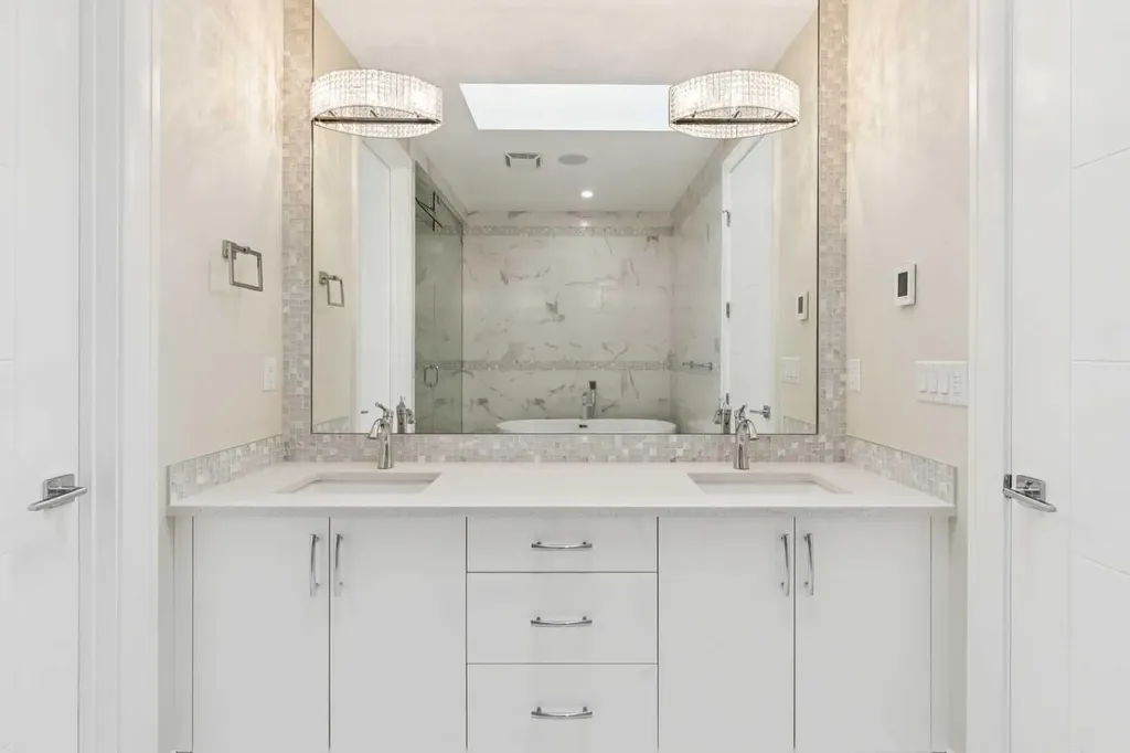 3036 28 Street SW Calgary AB T3E 2J5
