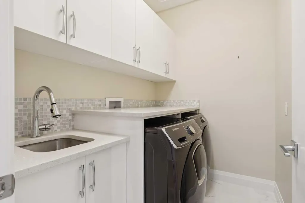 3036 28 Street SW Calgary AB T3E 2J5