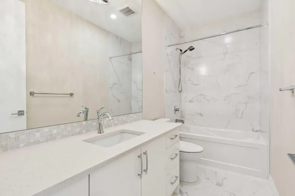 3036 28 Street SW Calgary AB T3E 2J5