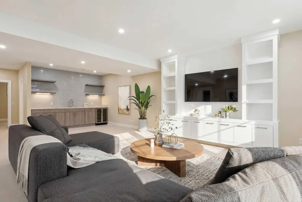 3036 28 Street SW Calgary AB T3E 2J5
