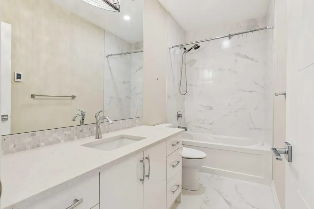 3036 28 Street SW Calgary AB T3E 2J5