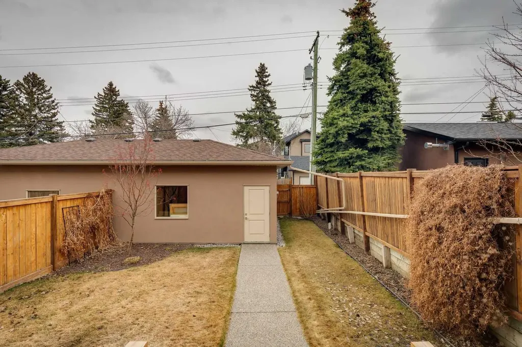 3036 28 Street SW Calgary AB T3E 2J5