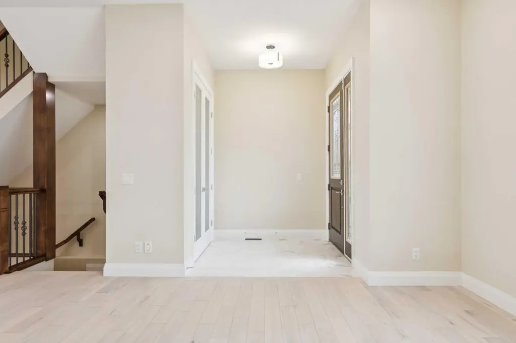 3036 28 Street SW Calgary AB T3E 2J5