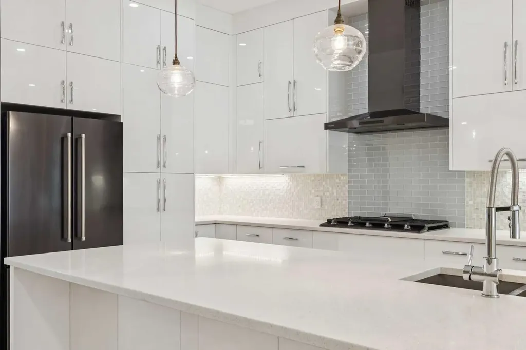 3036 28 Street SW Calgary AB T3E 2J5
