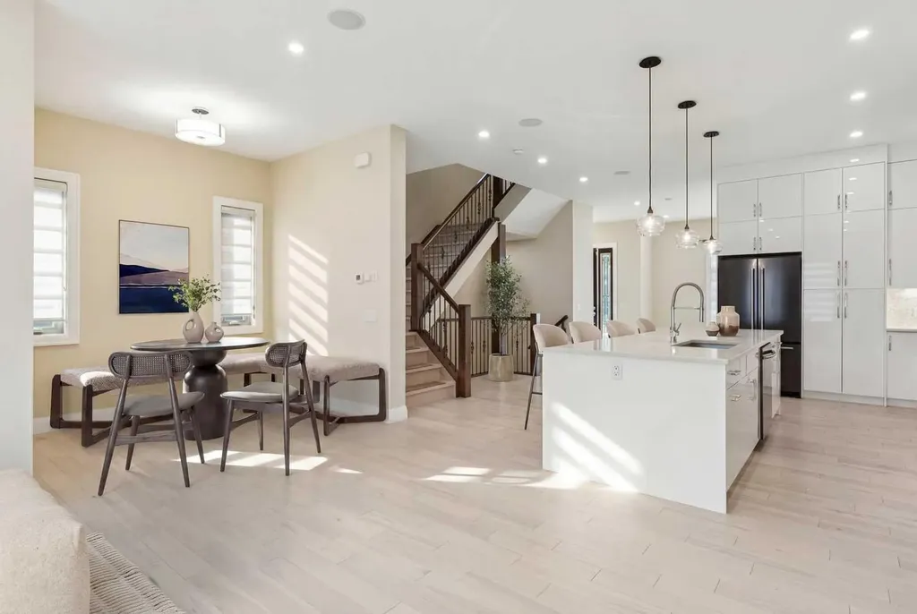3036 28 Street SW Calgary AB T3E 2J5