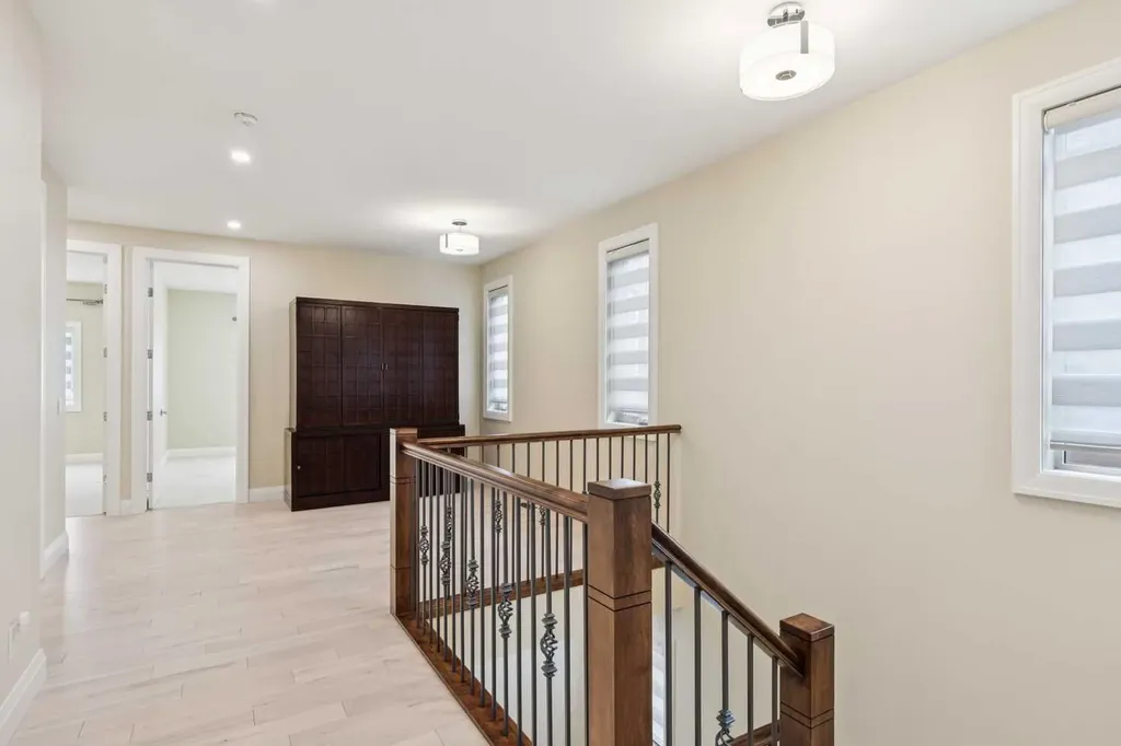 3036 28 Street SW Calgary AB T3E 2J5
