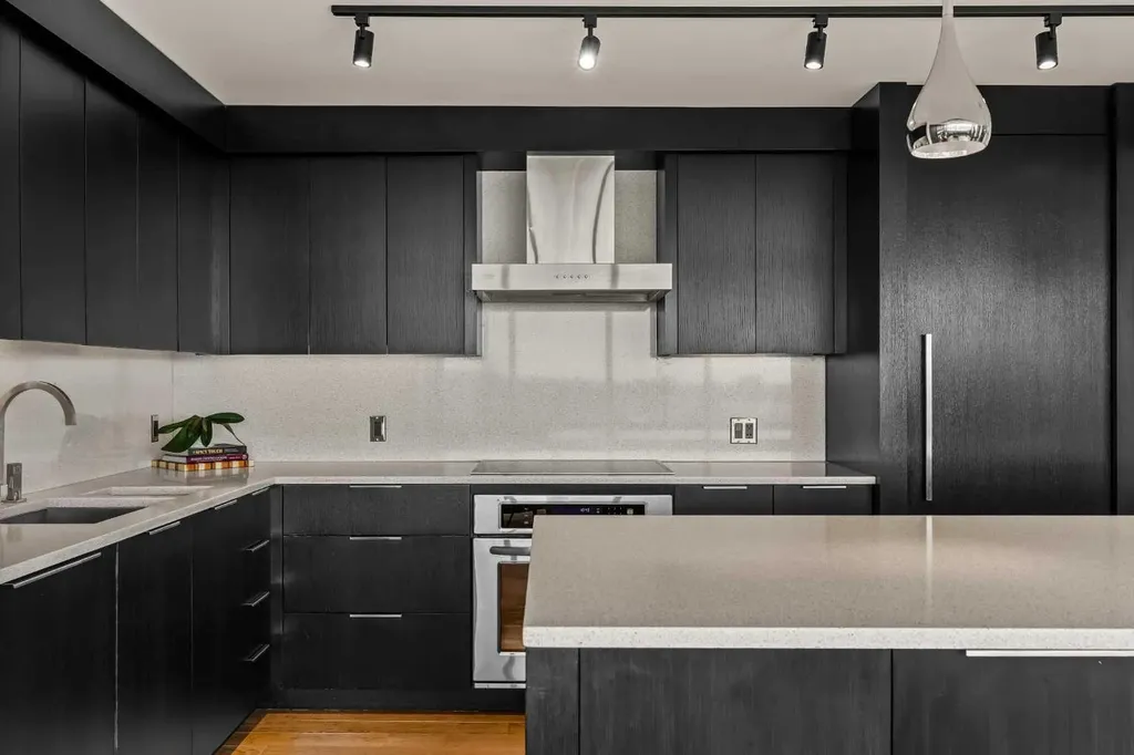 330 26 Avenue SW Calgary AB T2S 2T3